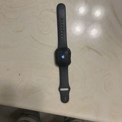 40mm apple watch se with watch carger and few cases to the apple watch 