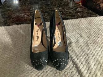 Penny loves Kenny women’s high heels 👠 size 7 1/2 color black with glitter and dots closed toe, heel 5 1/2 inches