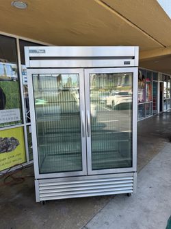 True commercial freezer LED