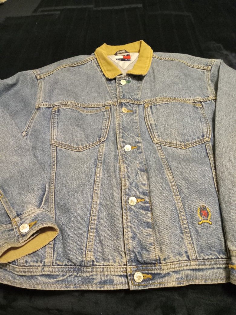 Vintage Tommy Hilfiger Denim Jacket, mens sz lg., has stitched logo on front with Tommy Jeans patch on waist & back top & silver Tommy buttons.