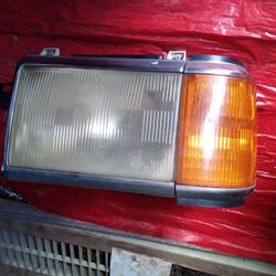 1987-91 Ford Bronco Right Side Headlight Assembly 