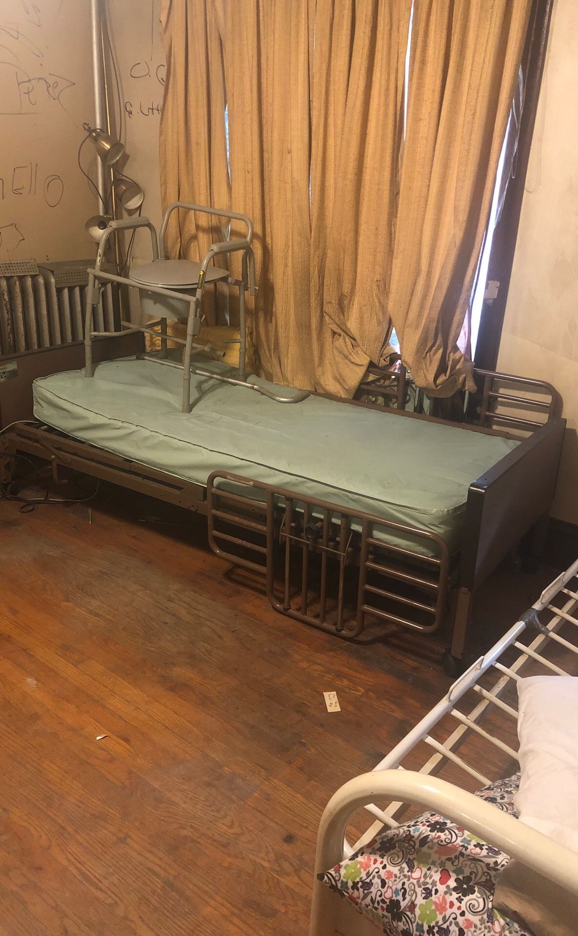 Medical hospital bed