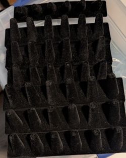 Like new 3 pieces jewelry displays