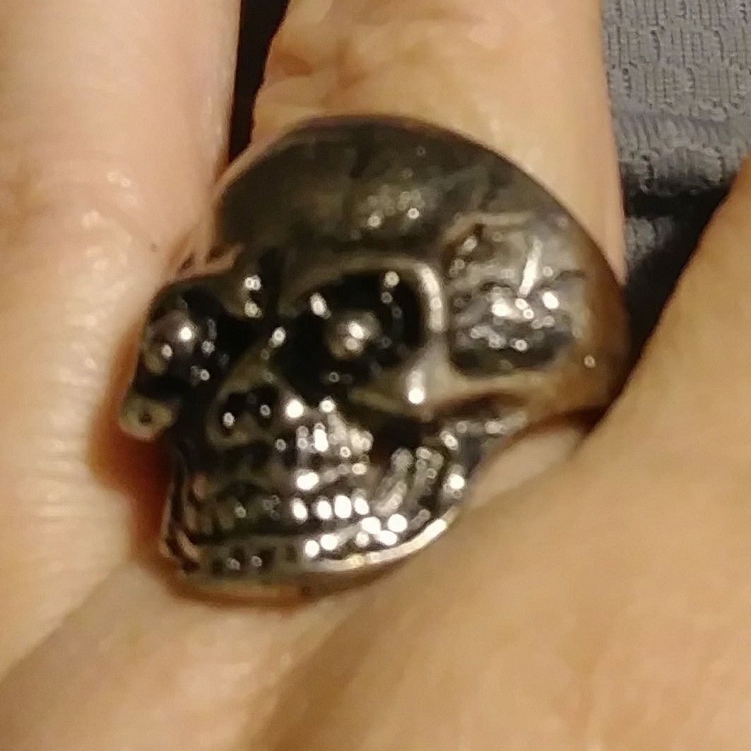 Silver Plated Cracked Skull Ring Size 9