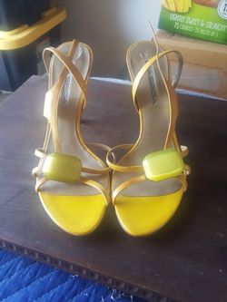 Gorgeous 7.5 New Via Spaga/Italian Yellow Sandals