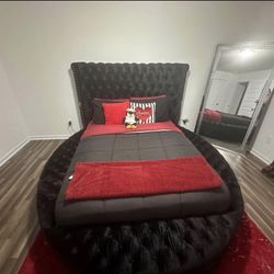 Black Queen Tufted Storage Bedframe