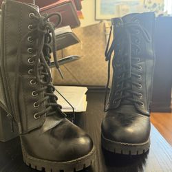 Black Boots 
