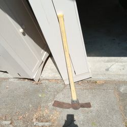 Ludell Mattock Pickaxe With Fiberglass Handle 