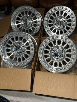 Brand new 17 inch Kmc 552 rims 6x139.7