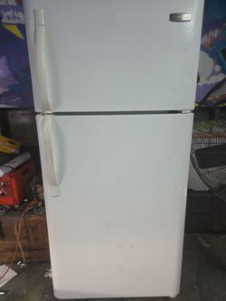 Frigidaire  refrigerator runs %100 cold and clean.. $100