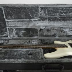 Ibanez SR250 Electric
Bass Pearl White W/ Wolfpack Backpack 