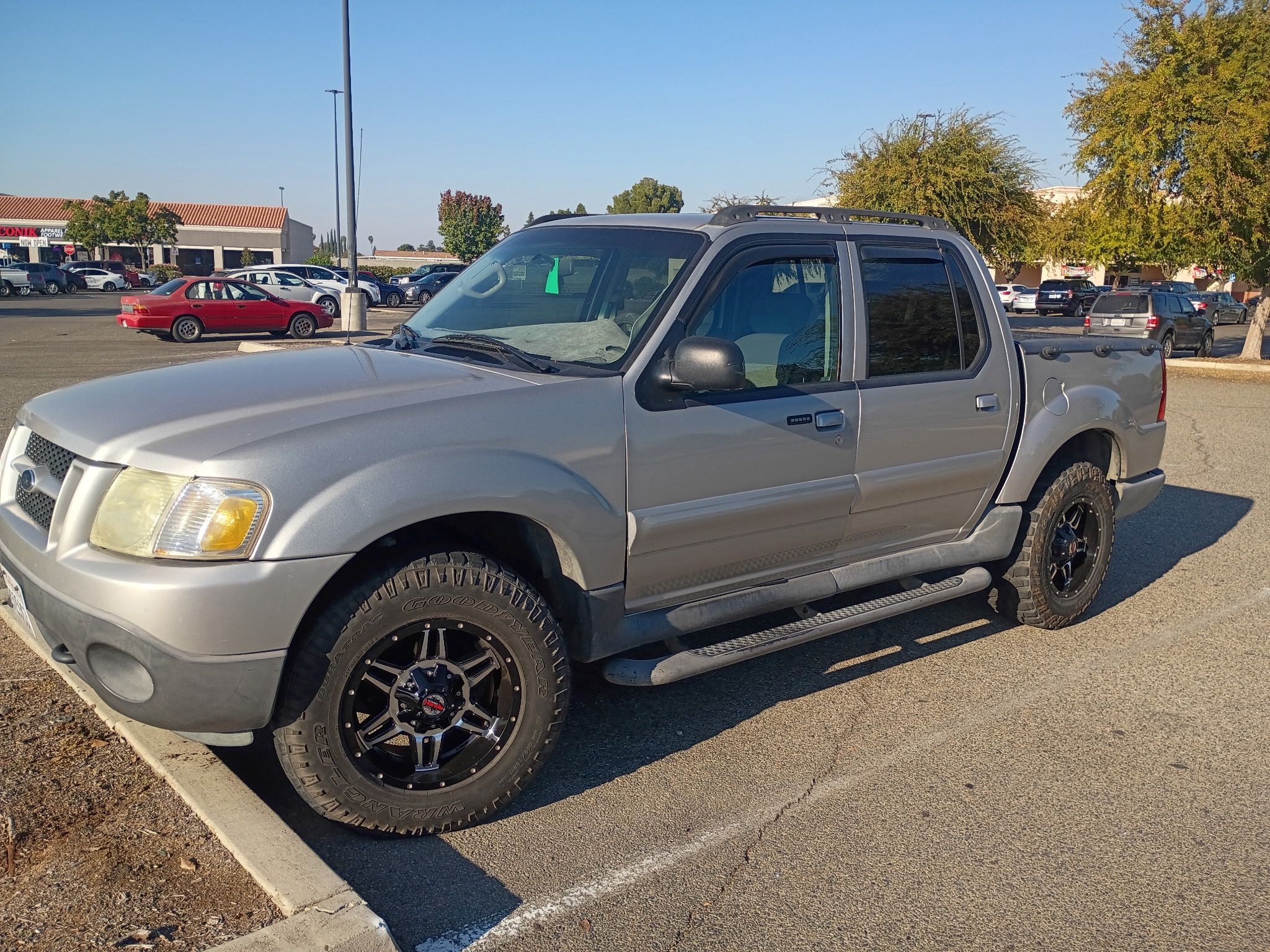 2004 Ford Explorer Sport Trac XLT