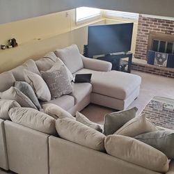 Larenza 5-piece Sectional With Chaise