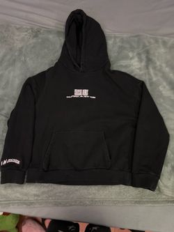 I am colossal Hoddie fits like a medium- small but is XXL