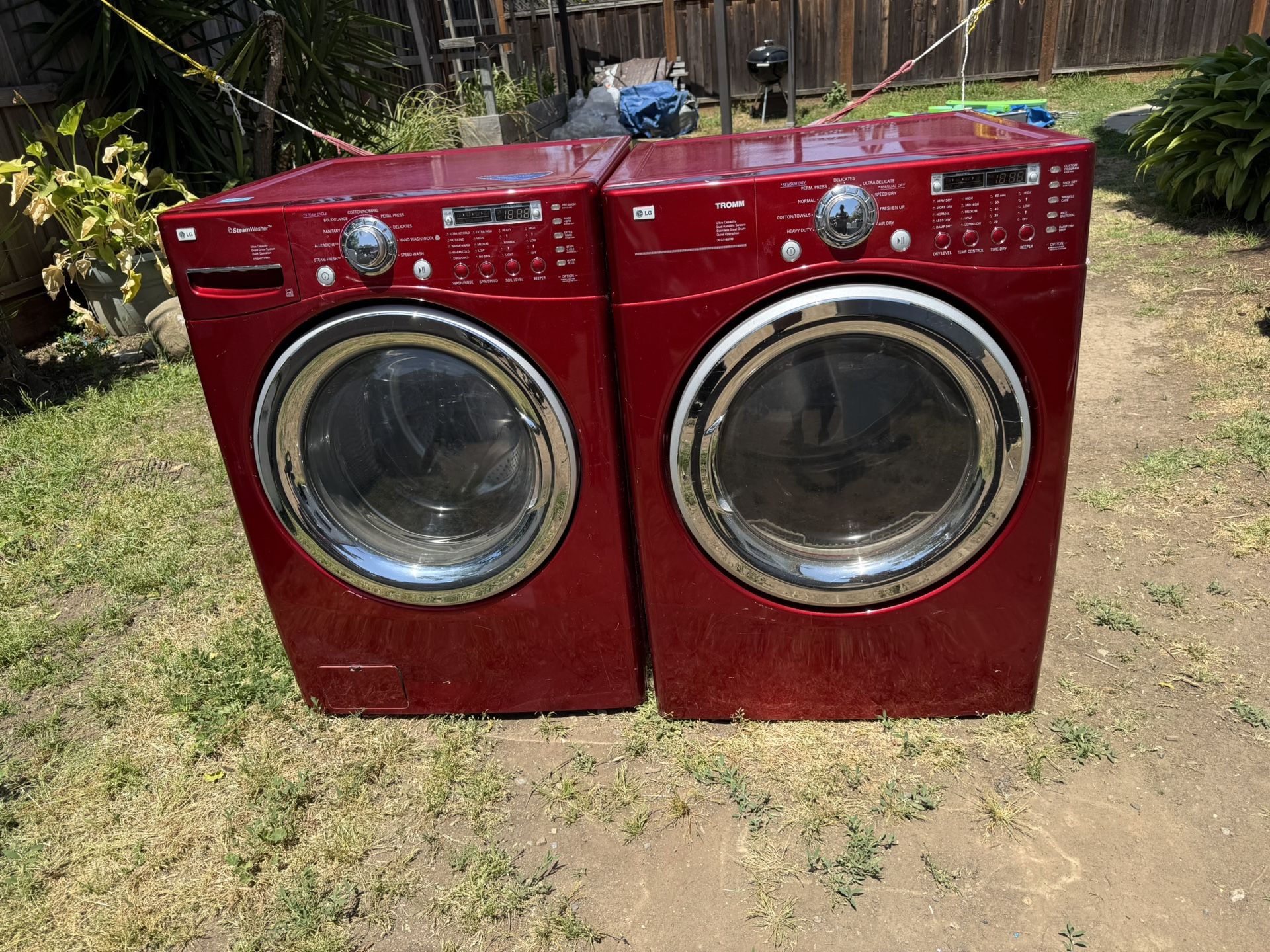 LG WASHER AND GAS DRYER SET