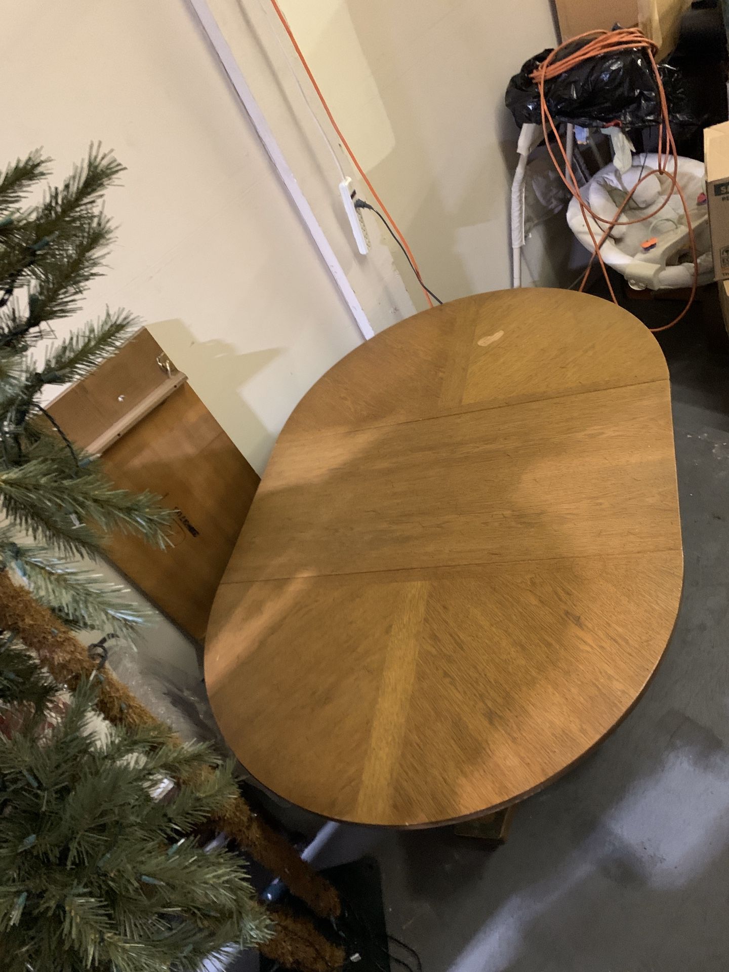 Wooden Dining room table with leafs and 6 chairs