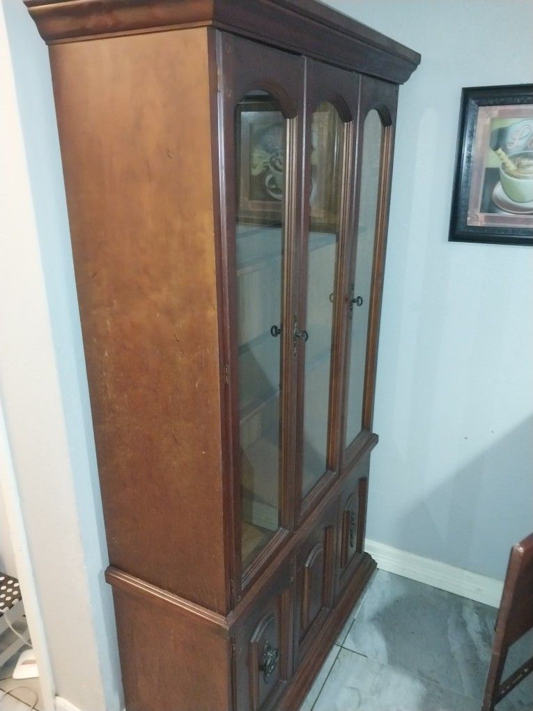 China Cabinet  /Brown 