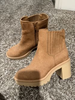Women Boots Size 7