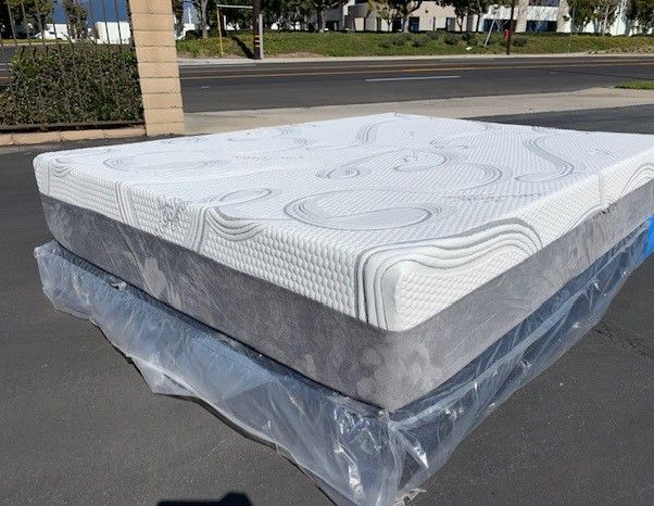 Queen Organic Hybrid Cool Gel Memory Foam Mattress!!