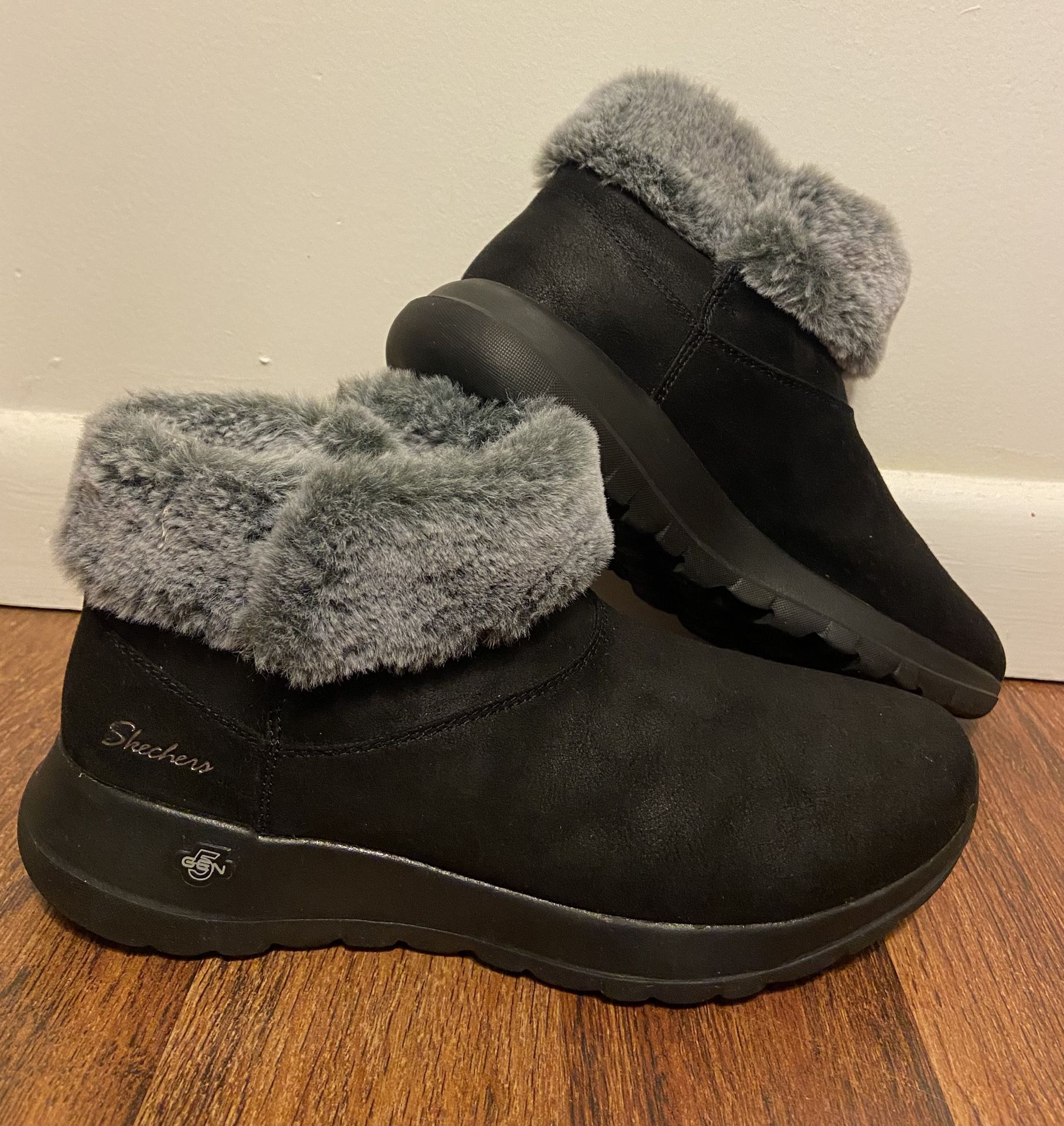 Skechers women’s winter boots size 9 - faux fur & suede