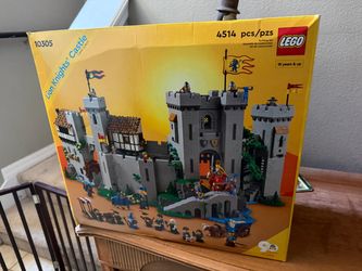 LEGO Lion Knights' Castle Set 10305