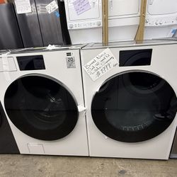 Brand New Samsung bespoke White Front Load Washer And Gas Dryer Set 