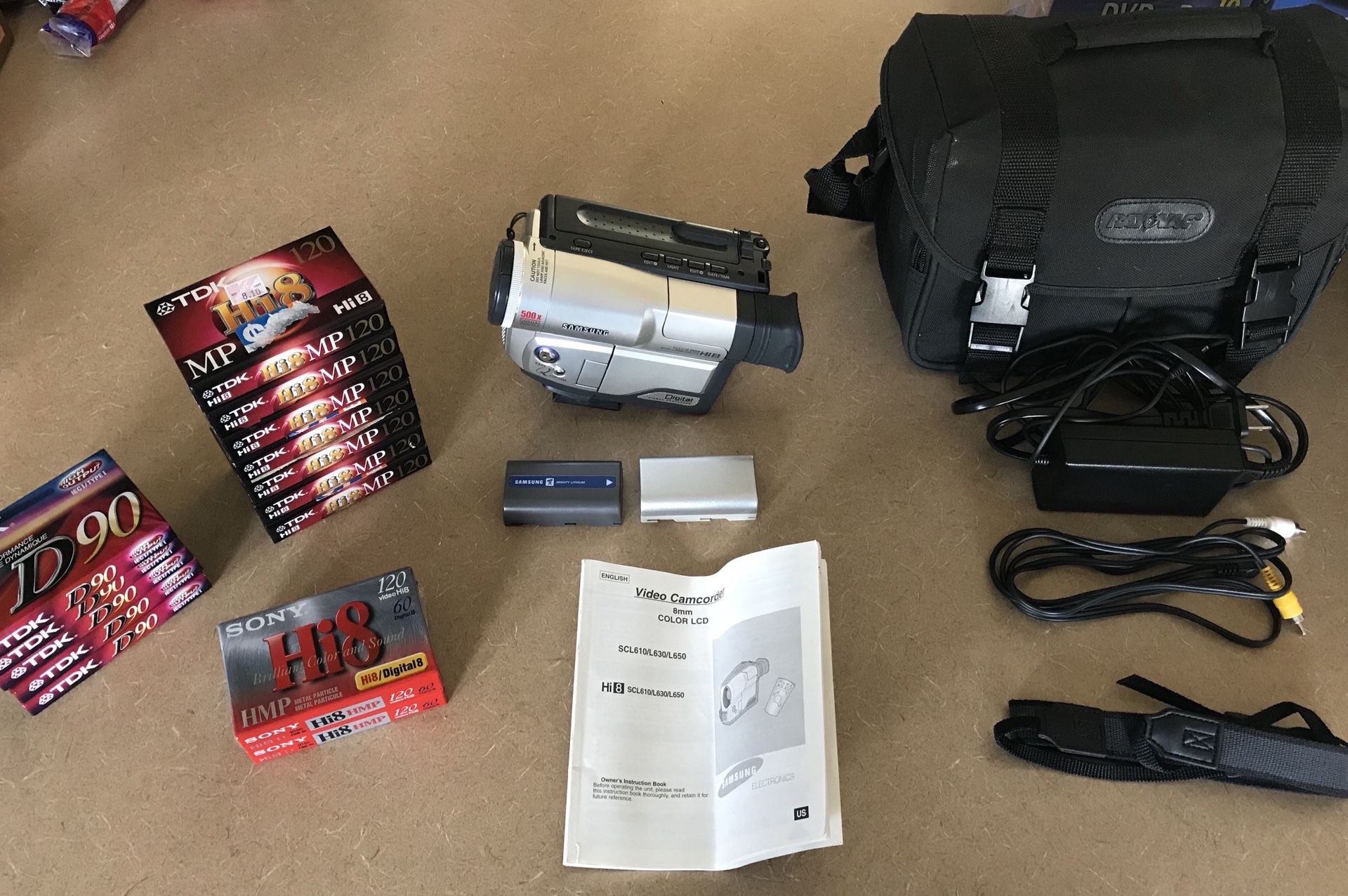 Samsung SCL 610 Hi8 Digital Video Camcorder w/Case, 14 Tapes and Much More