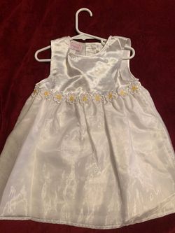 Whitish girls dress size 4t with daisies by Samara