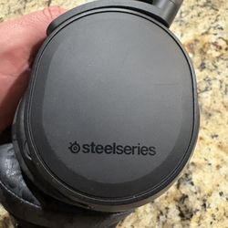 Steel Series Headphones 