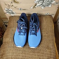 Brooks women's blue with pink stripes launch 10 size 6 in like new condition
