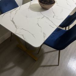 Table With Chairs 