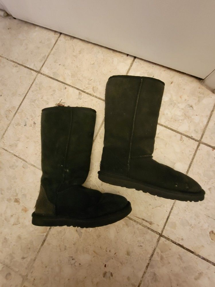Size 8 UGGS