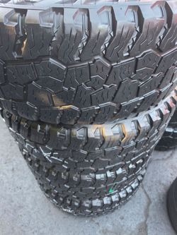 4 tires 35x12.50r20 mickey Thompson Baja boss