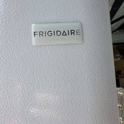 Free Standing Refrigerator 