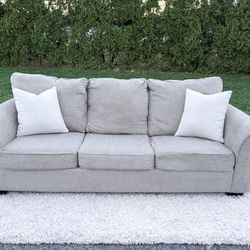 Ashley Furniture Neutral Beige Couch(Delivery Available🚗)