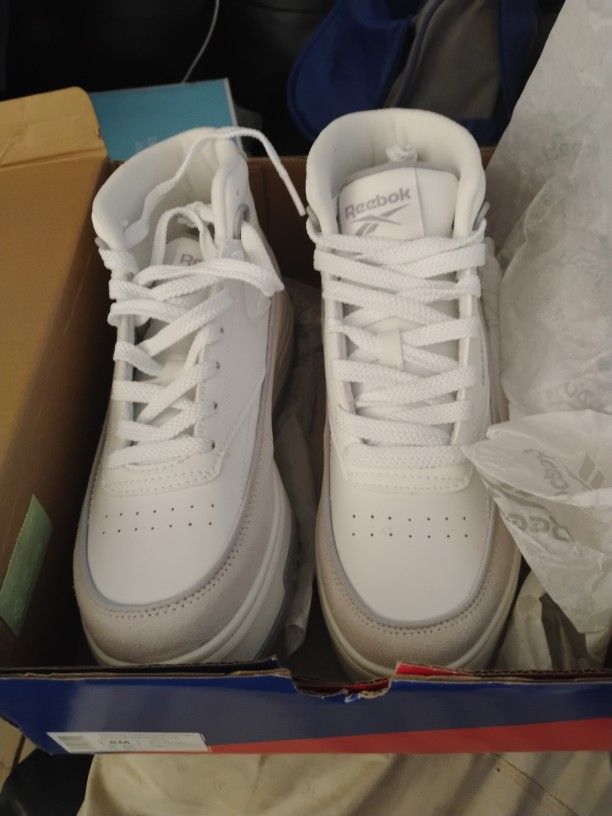 New Reebok Size 8