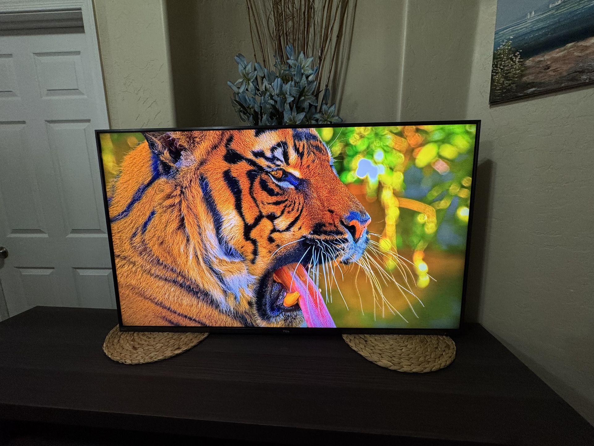 55” Inch TLC Smart Tv 4k In Excellent Condition With Remote 