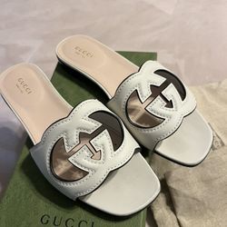  Gucci Slides