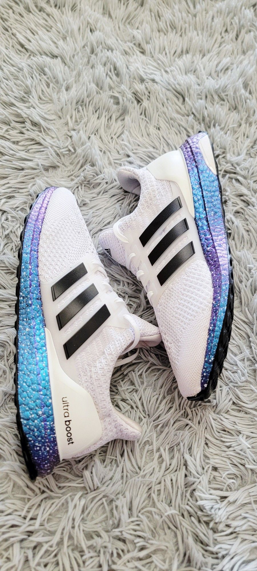 Size 10 Men's Adidas UltraBoost 5.0 DNA Running Shoes White/Metallic Blue GX2620.