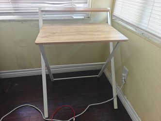 Folding table