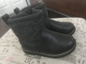 UGG TODDLER BOOTS SIZE 10