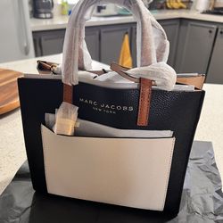 Marc Jacobs New York Small Tote Bag (Authentic)