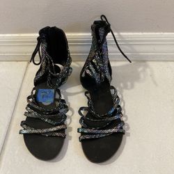 Free People Metallic, Iridescent, Strappy Sandal w/ Back Zipper size 7