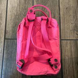 Pink Fjällräven Kanken backpack