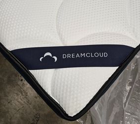 LIKE NEW! Dreamcloud Hybrid Mattress - Delivery Available