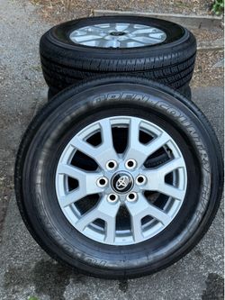 17-inch alloy wheels for Toyota, Tacoma or 4Runner models 2024-2026. Wheels are fitted with Toyo tires, tire size 245/70r17—110T, mounting pattern 6x1