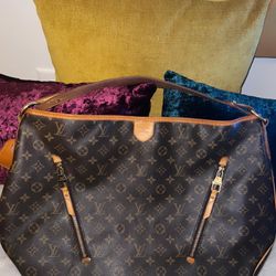 Louis Vuitton Ellipse Handbag for Sale in Glen Raven, NC - OfferUp