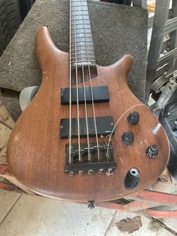 Bass guitar