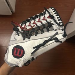 A2000 Wilson Outfield Softball Glove 