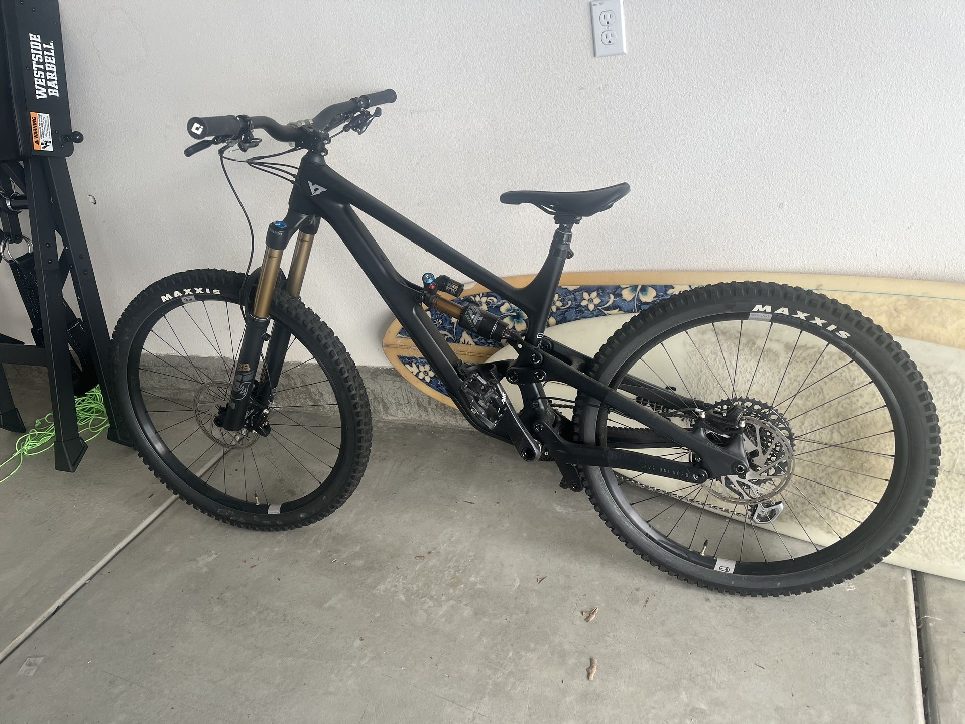 YT Capra MX Core 4 Mountain Bike Large